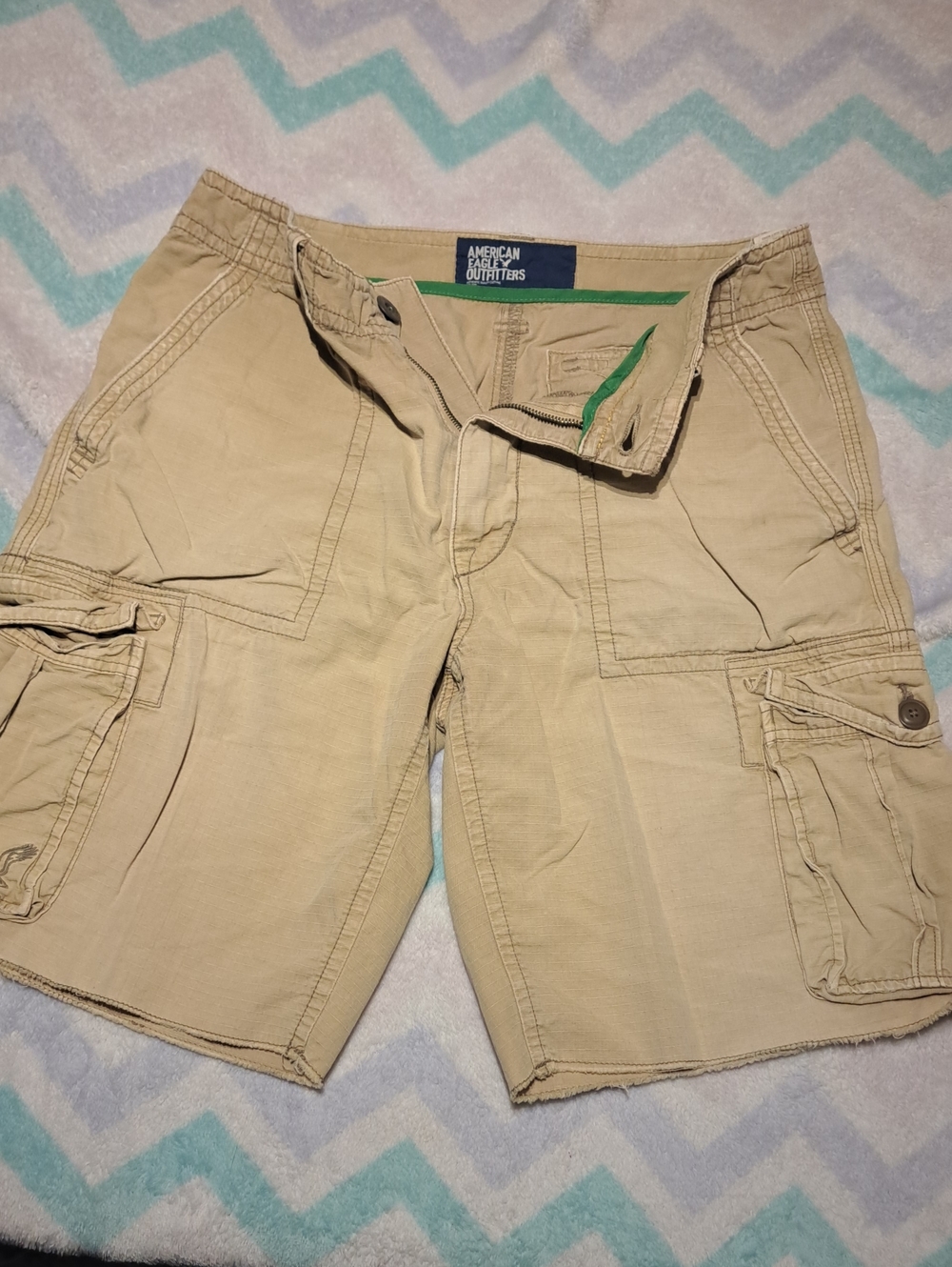 American Eagle Outfitters Men’s Khaki Cargo Shorts